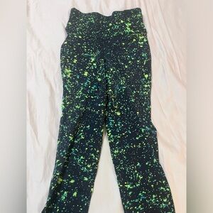 Lululemon Fast and Free Running Leggings 25” - size 2, Black and Green Splatter